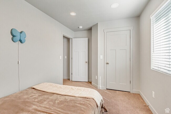 Building Photo - 14409 S Oakfield Way