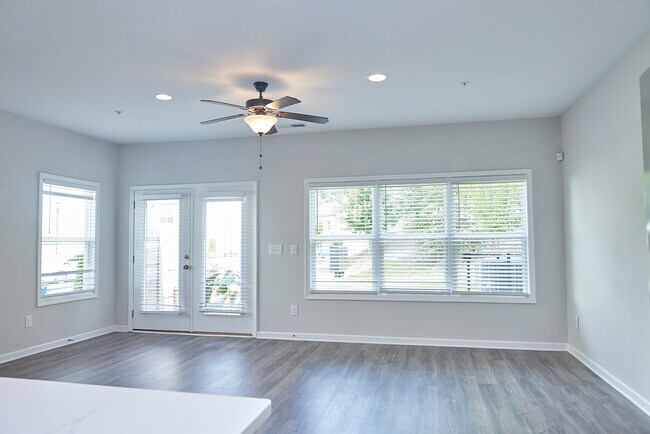 Building Photo - 2890 Regal Park Dr NW