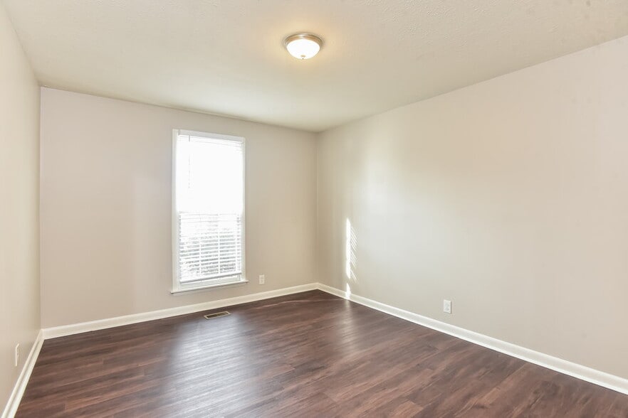 Building Photo - 702 Valley Green Dr