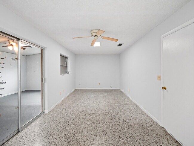 Building Photo - 905 Lisa Dr