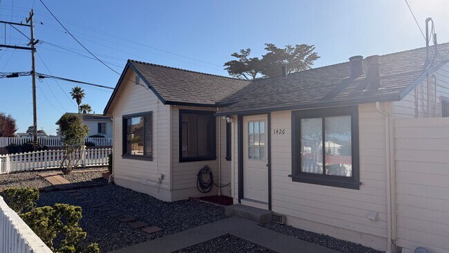 Building Photo - This two-bedroom, one-bath home in Upper Seaside