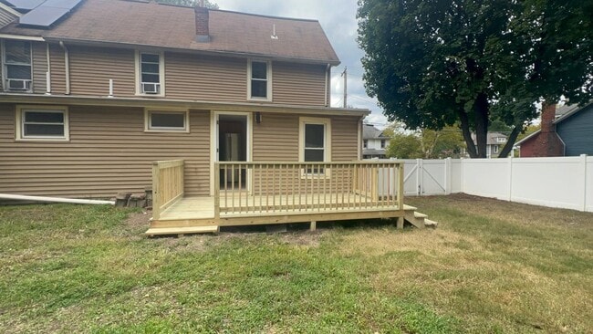 Building Photo - 409 E Maple Ave