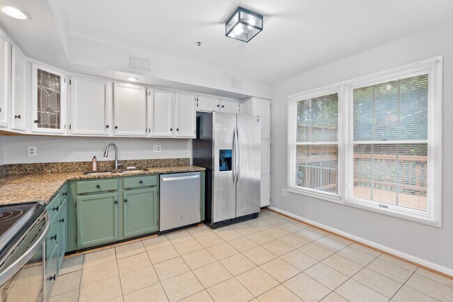 Building Photo - 9401 Rosmarin Way