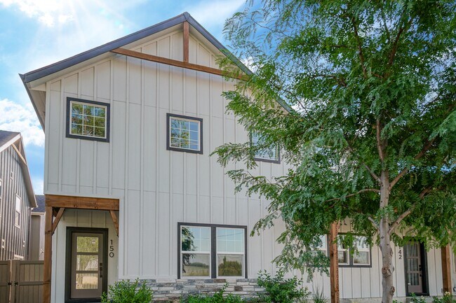 Building Photo - 150 N Edgewood Ln