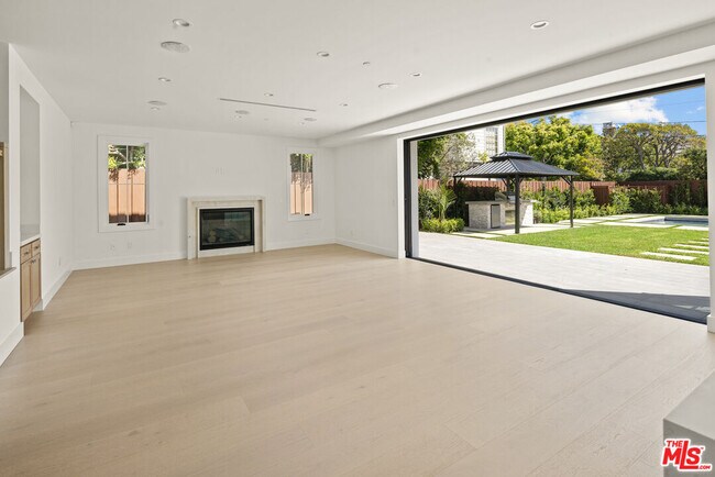 Building Photo - 306 S Anita Ave