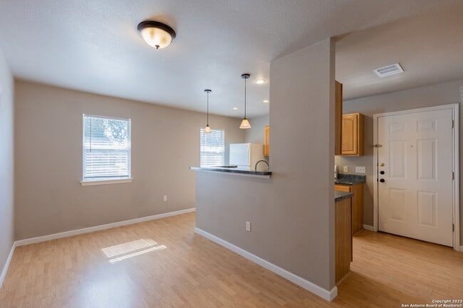 Building Photo - 3727 Aragon Dr
