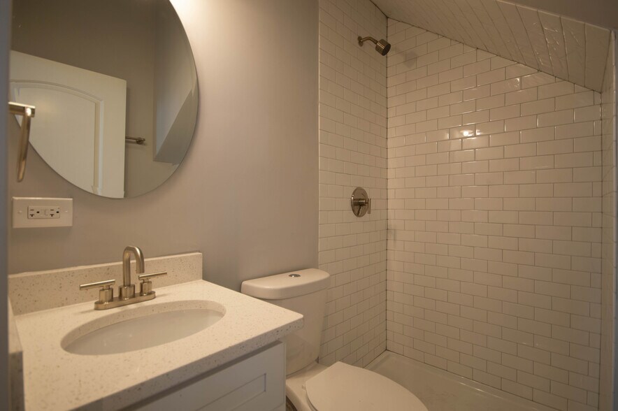 Building Photo - 2113 W 18th St