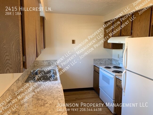 Building Photo - 2415 Hillcrest Ln
