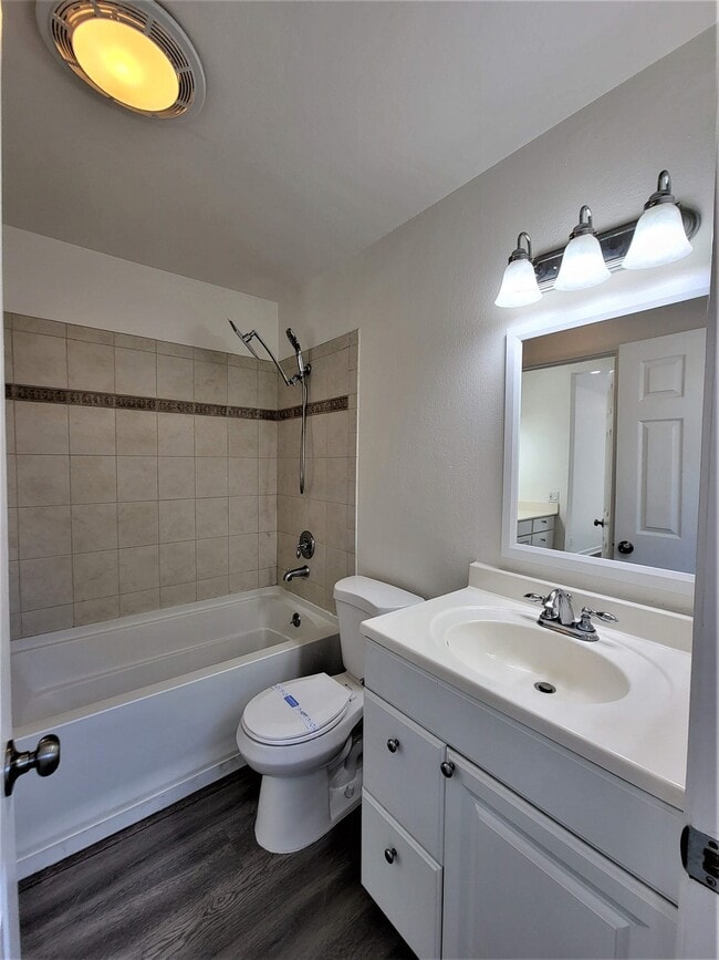 Building Photo - 2553 Lancaster Ct