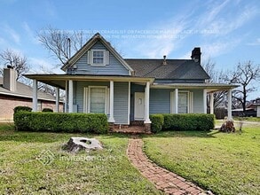 Building Photo - 500 Hill