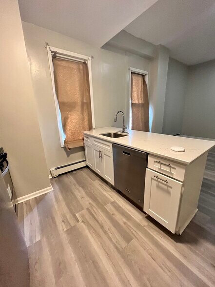 218 Bowers St 1 - 220 Bowers St