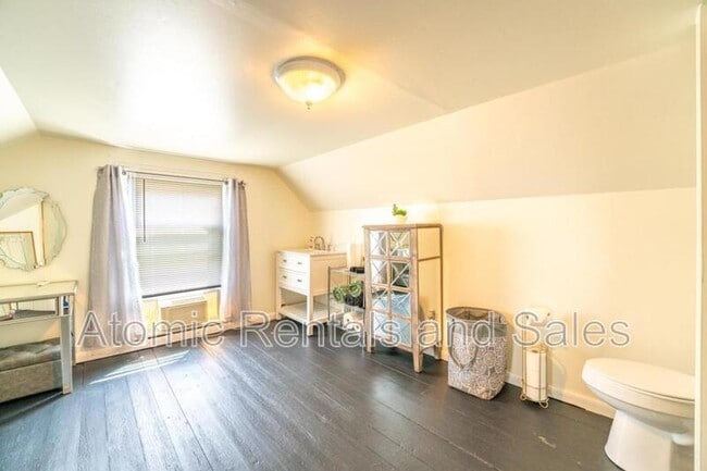 Building Photo - 714 E Jefferson St