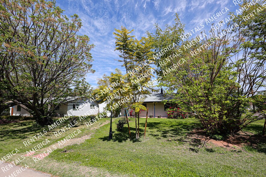 Building Photo - 1538 E Cedar St