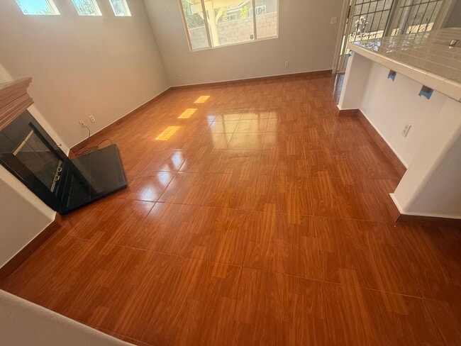 Building Photo - 1312 Holguin St