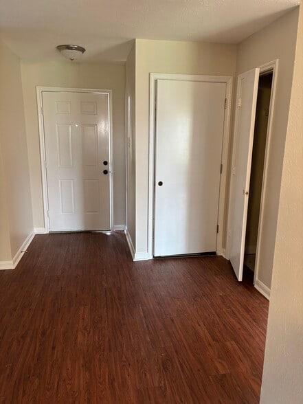 Entry - 19110 Saddleville Mills Ln