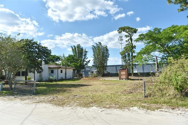 Building Photo - 7033 Easter St