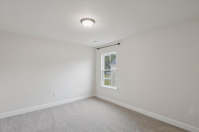 Building Photo - $500 RENT CREDIT | AVAILABLE NOW! (Small Pets Only)