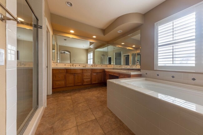 Building Photo - Beautiful 4 Bedroom 4 Bath House with Pool & Spa in Arroyo Vista