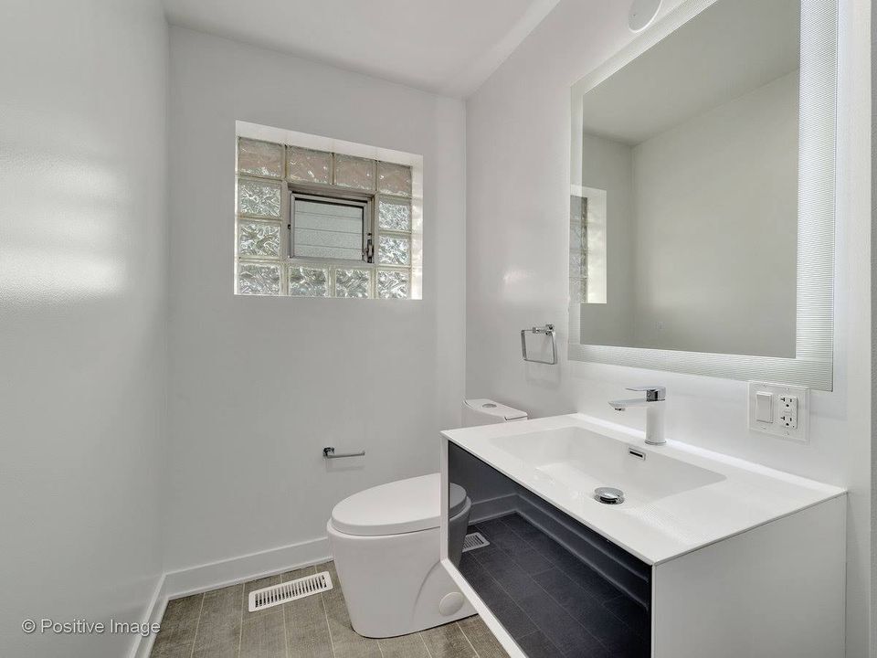 Building Photo - 515 N Marion St