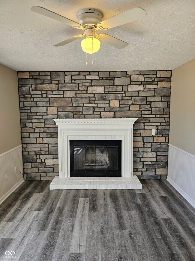 Building Photo - 403 Stillwood Ct