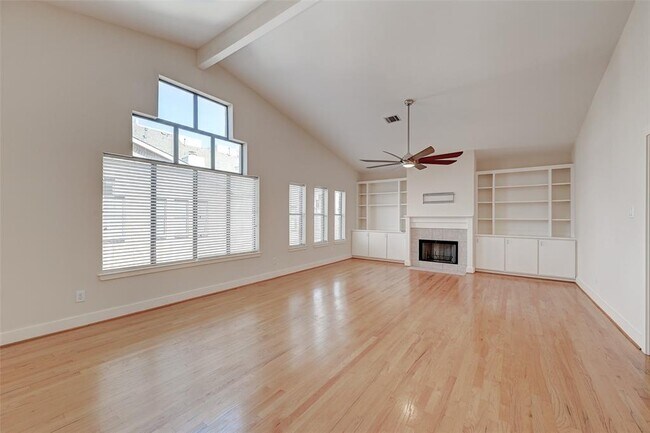 Building Photo - 5723 Larkin St