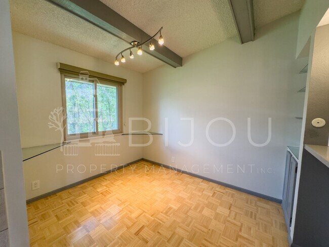 Building Photo - Westside Condo w/ Amazing Views