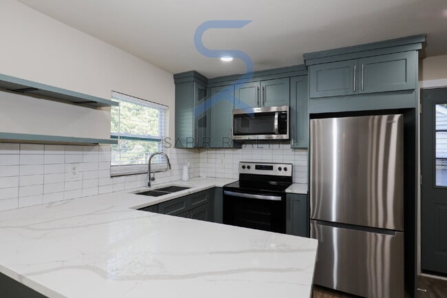 Building Photo - 1106 Wyland Dr SW