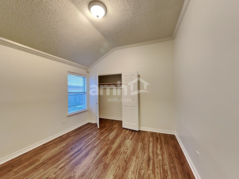 Building Photo - 4709 Shadow Crest Dr
