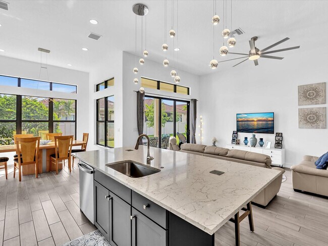 Building Photo - 8928 Bastille Cir E