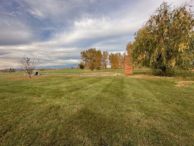 Building Photo - Beautiful 3-Bedroom Home with Modern Upgra...