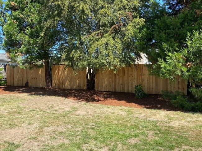 Building Photo - Gorgeous Fully Remodeled Three Bedroom Hom...