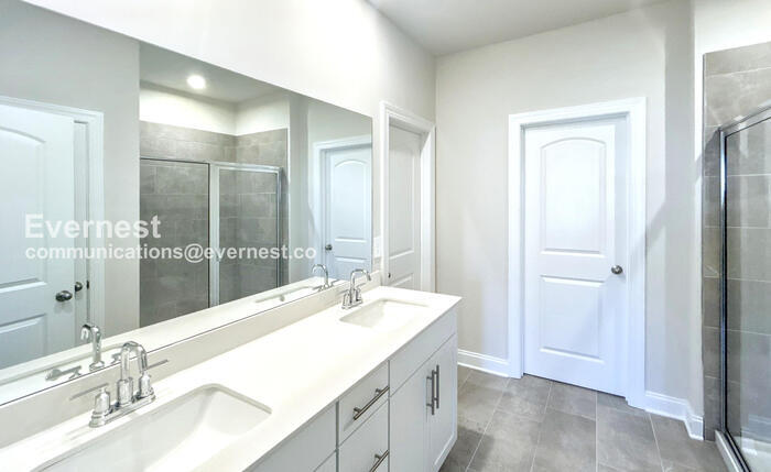 Building Photo - 4597 Winslet Dr