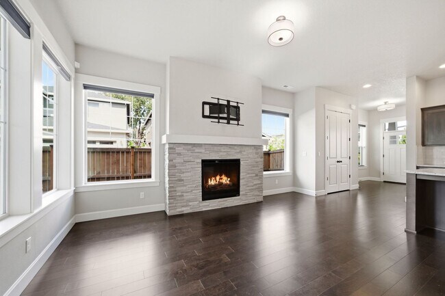 Building Photo - 3485 SE Birchleaf St