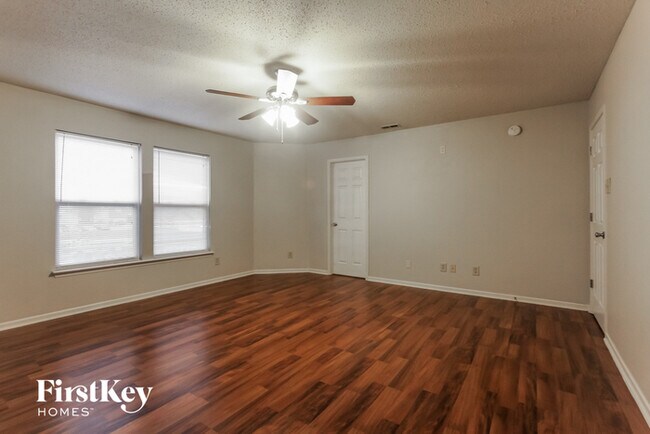 Building Photo - 1327 Jasmine Dr