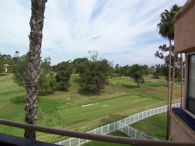 Building Photo - Terrific 1Br/1.5Ba Condo in Gated Masters Hill W/ Golf Course Views