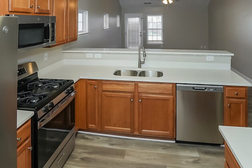 Building Photo - 550 Hill Crest Cir