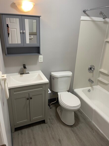 Building Photo - 124 Mammoth Rd