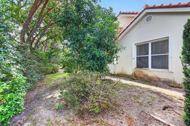 Building Photo - 5225 Brookview Dr