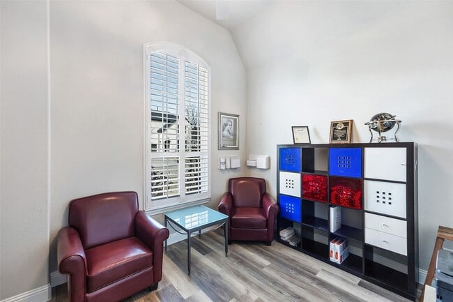 Building Photo - 950 Gentle Knoll Ln