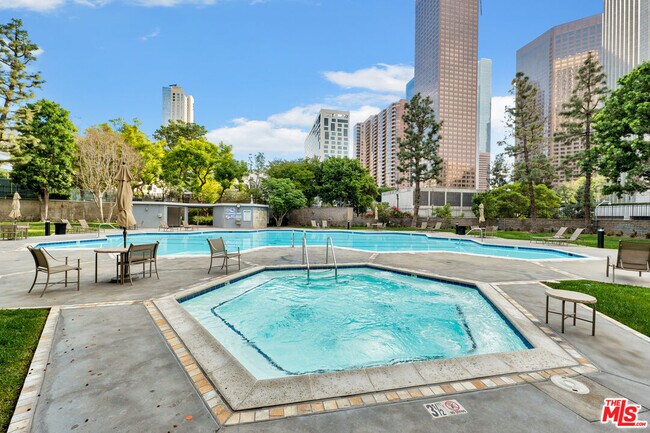 Building Photo - 800 W 1st St