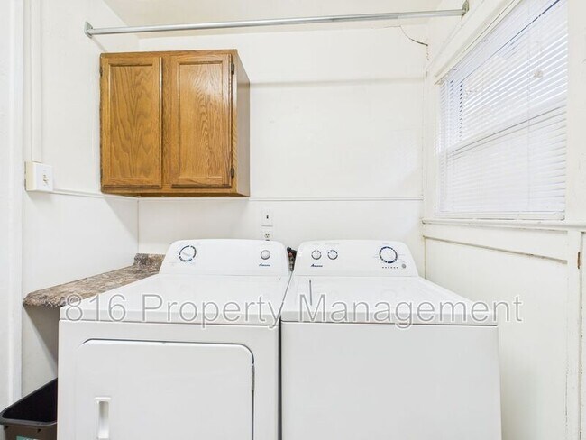 Building Photo - 111 W 78th St