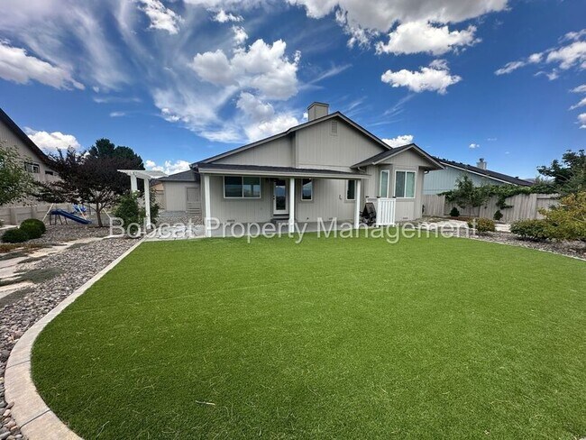 Building Photo - 877 Vista Park Dr