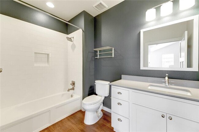 Building Photo - 400 Rose Dr