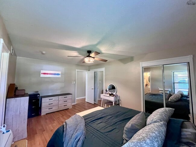 Building Photo - 4722 Florist St