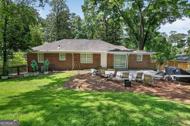 Building Photo - 388 Lakemoore Dr NE
