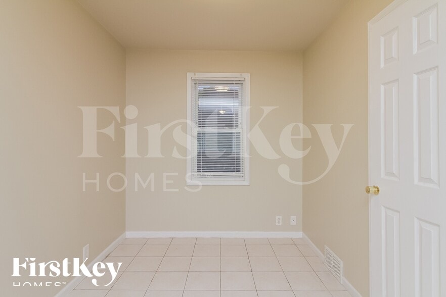 Building Photo - 1369 Hinman St