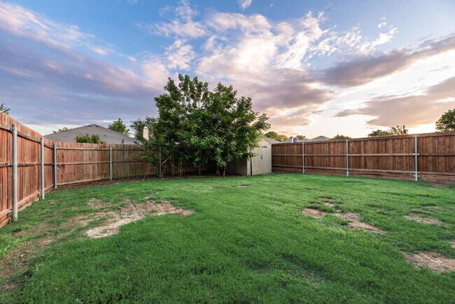 Building Photo - "Charming 3-Bedroom with 2 Bathrooms in Wy...