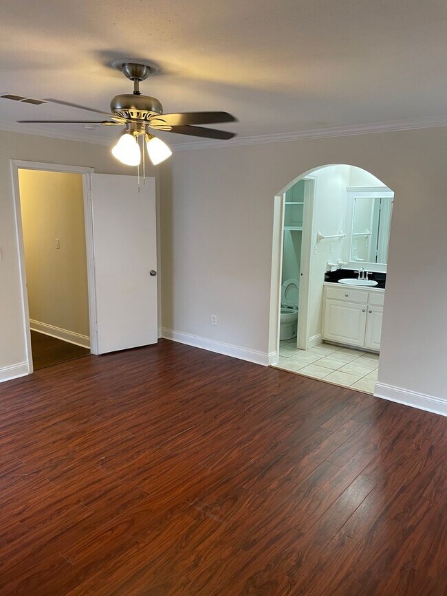 Building Photo - 4 bed 2 bath in Crossgates of Brandon