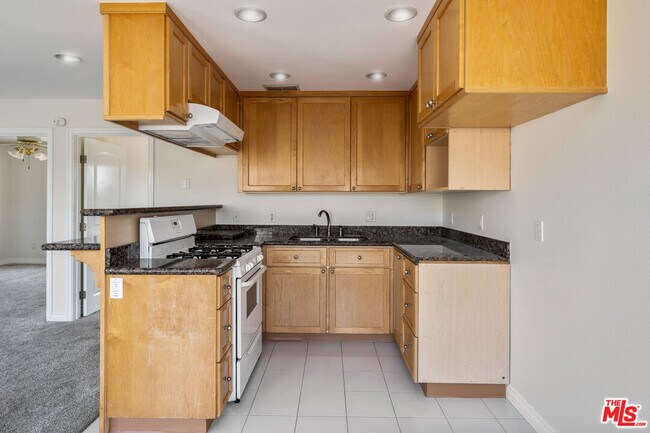 Building Photo - 1565 W 218th St