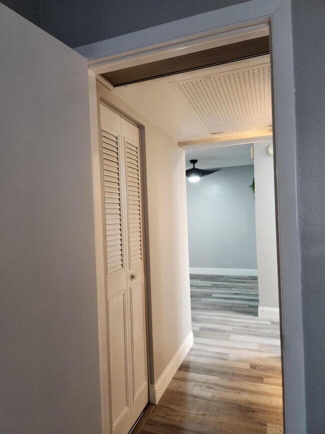 Building Photo - 2606 Garden Dr S